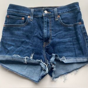 High rise Levi’s denim shorts